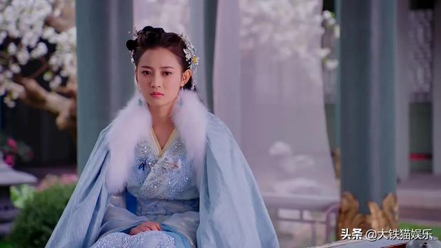 颜值不够就别穿貂了,10位古装美人告诉你啥叫大氅在身,雍容华贵
