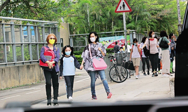 港圈四大女神齐热舞,身材纤细长腿瞩目,穿衣大胆舞姿不输女团