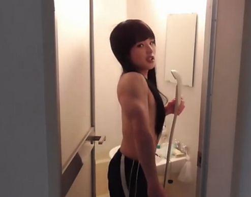 岛国美女直播洗澡,衣服脱下后观众们表示碉堡了,要逆天的节奏