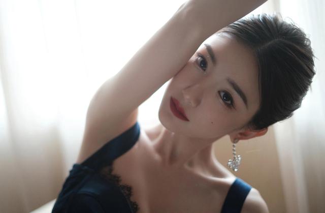 八位美女写真,风姿绰约小天仙,惊鸿一瞥清流溪,有你喜欢的吗?