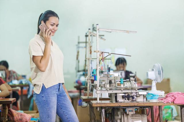 镜花水月的打工恋情，不过是青春荷尔蒙的释放，只余下一帘幽梦