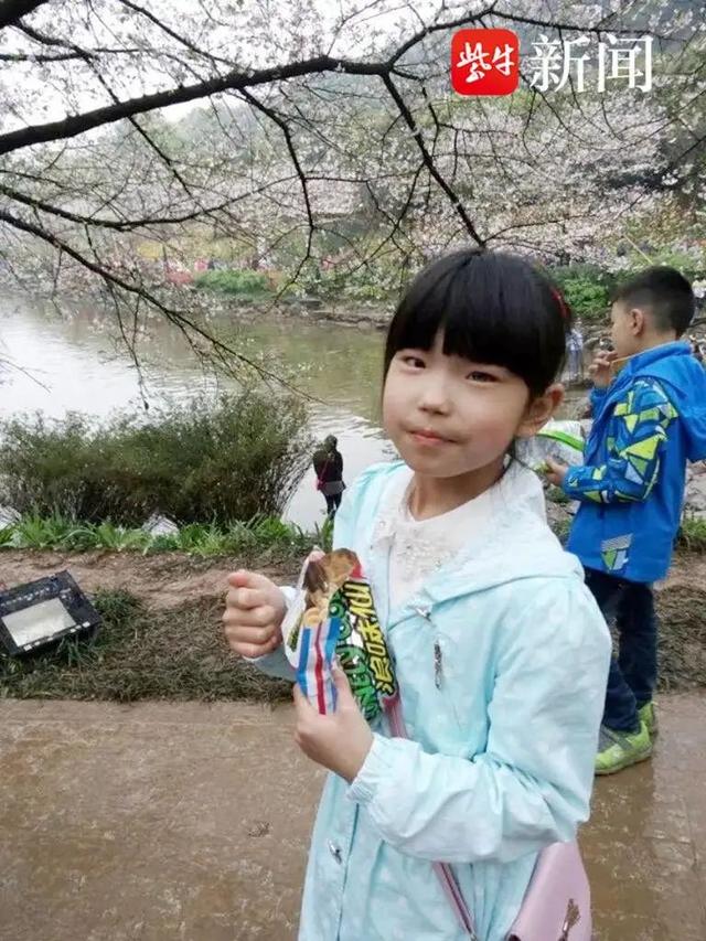 18岁女孩左眼天生蓝瞳，当事人回应