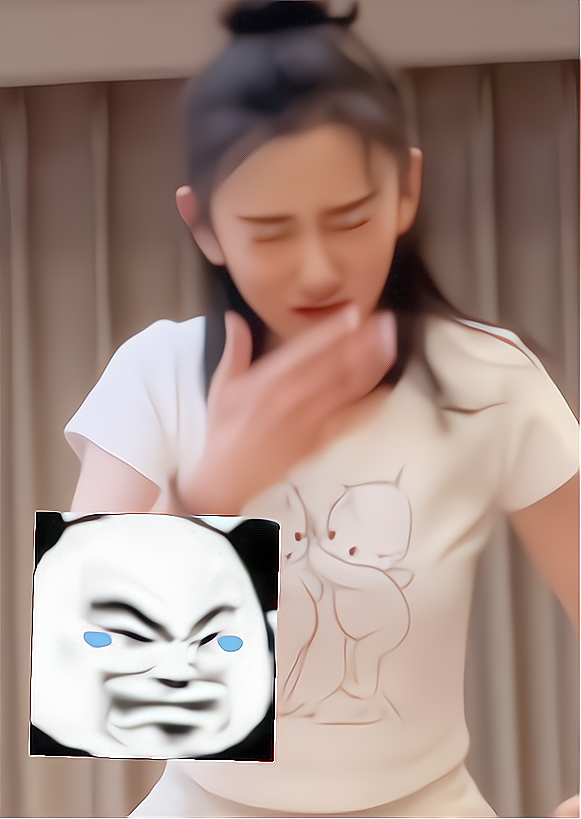 小仙女宋祖儿光脚跳健身操，挥手出拳意外砸脸，难过表情惹人怜