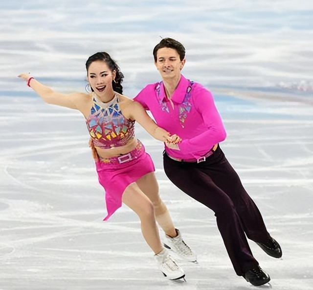 辣眼!欧美允许同性选手参加男女双人滑 冰上将现两男相拥