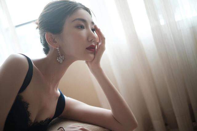 八位美女写真,风姿绰约小天仙,惊鸿一瞥清流溪,有你喜欢的吗?