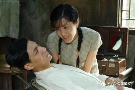 美过章子怡出道多年却一直不火,曾靠全裸照片博关注