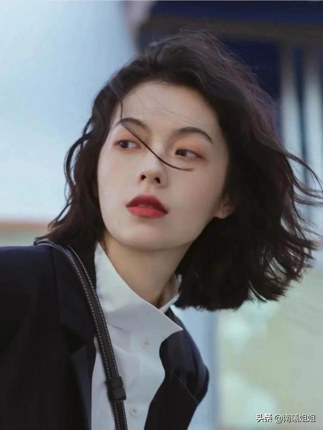 别再留黑长直了!今年流行这4种“短发发型”,个个减龄有气质