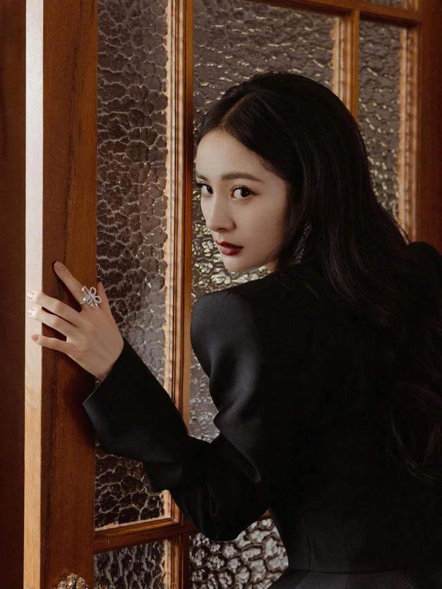 八位美女写真,风姿绰约小天仙,惊鸿一瞥清流溪,有你喜欢的吗?