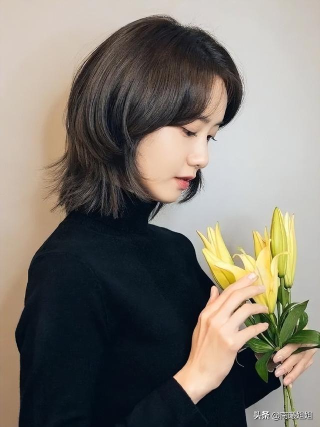 别再留黑长直了!今年流行这4种“短发发型”,个个减龄有气质