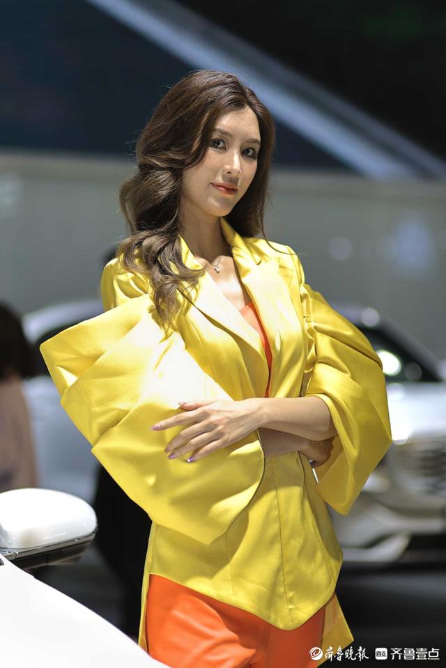 情报员拍客团|齐鲁车展豪车美女云集,趁着周末快和家人来逛逛吧