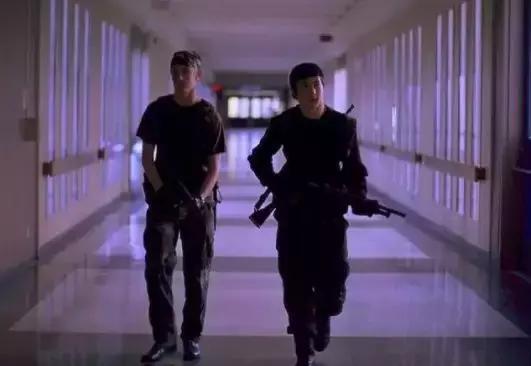 15岁女生被万人凌辱,真相让人心寒...