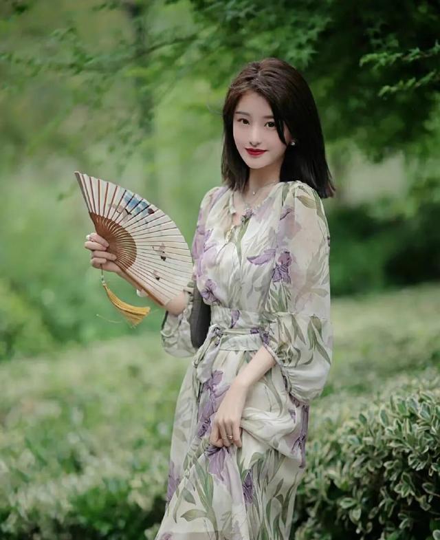 非常甜美的女孩