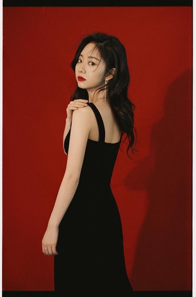 八位美女写真,风姿绰约小天仙,惊鸿一瞥清流溪,有你喜欢的吗?