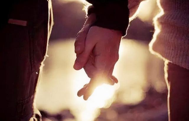 体重达1450斤的“超大美女”,被高富帅博士倒追,后生下2个儿子