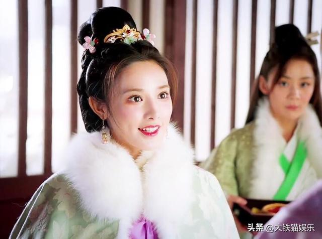 颜值不够就别穿貂了,10位古装美人告诉你啥叫大氅在身,雍容华贵