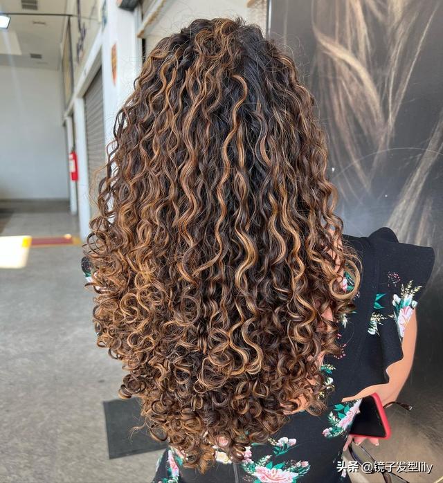 不知如何换发型，可以看看今天这三种方法，让你美到不敢相信