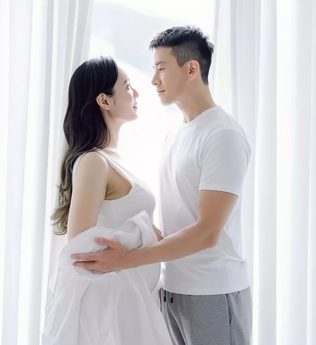 香港美女主播怀孕9月临盆在即!晒写真身材丰满,皮肤白到发光