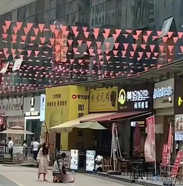 奸情出人命！漳州万达广场，老公当街疯狂向妻子情夫捅数刀致死亡