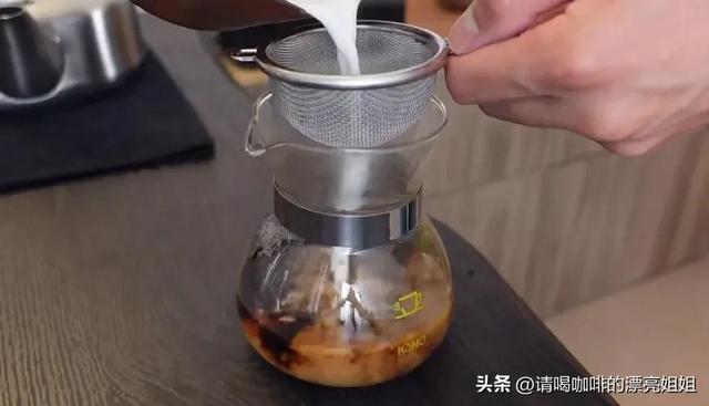 让文人们喜欢的、并纷纷写进书里的“欧蕾咖啡”到底是什么?