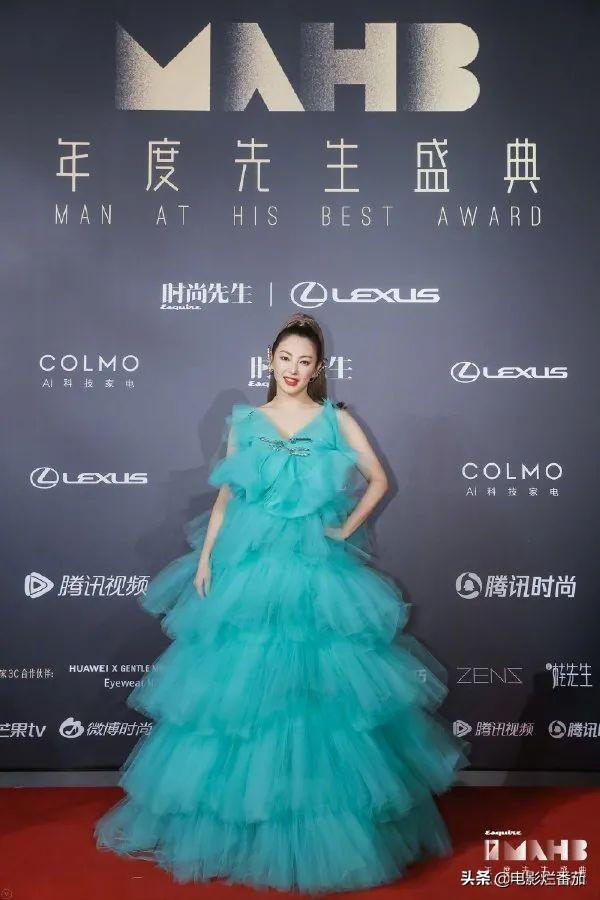 时尚先生红毯暗战，万茜又美又欲，吴宣仪清凉性感，金晨艳压全场