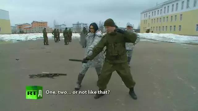 在北极抢救伤员有多难？俄美女军医告诉你，绑绷带也是技术活