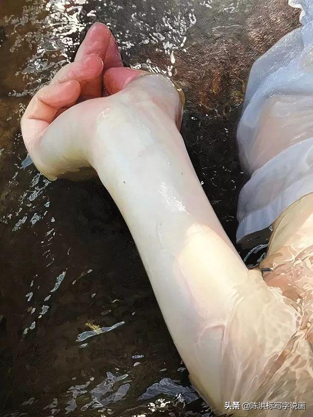 这真的不是照片?看水中少女的人体画,不仅逼真美丽而且清凉解暑