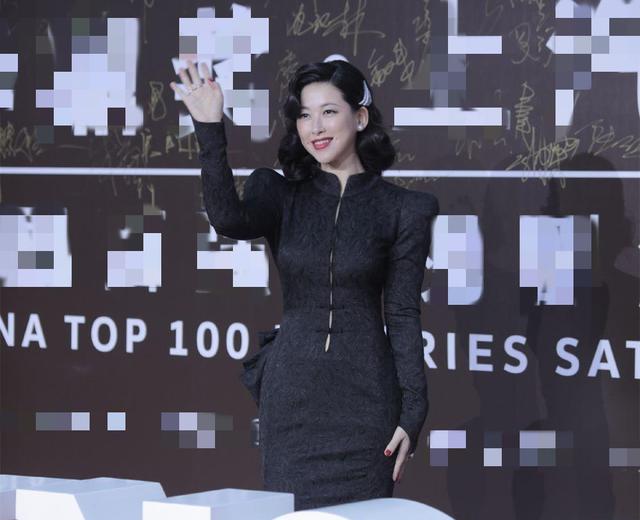 明明已为人母，却个个身材火辣、性感美艳，有人一口气连生四胎