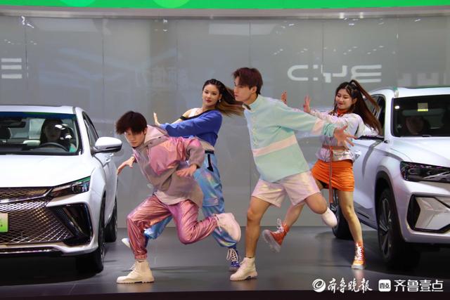 情报员拍客团|齐鲁车展豪车美女云集,趁着周末快和家人来逛逛吧