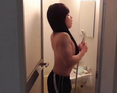 岛国美女直播洗澡,衣服脱下后观众们表示碉堡了,要逆天的节奏