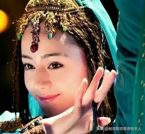 汉族青年娶同行维族美女，婚礼简单喜庆，小伙被倒追，姑娘真大胆