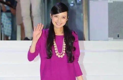 17岁男孩与38岁干姨错爱，被发现后跳楼，我们的孩子怎么了？