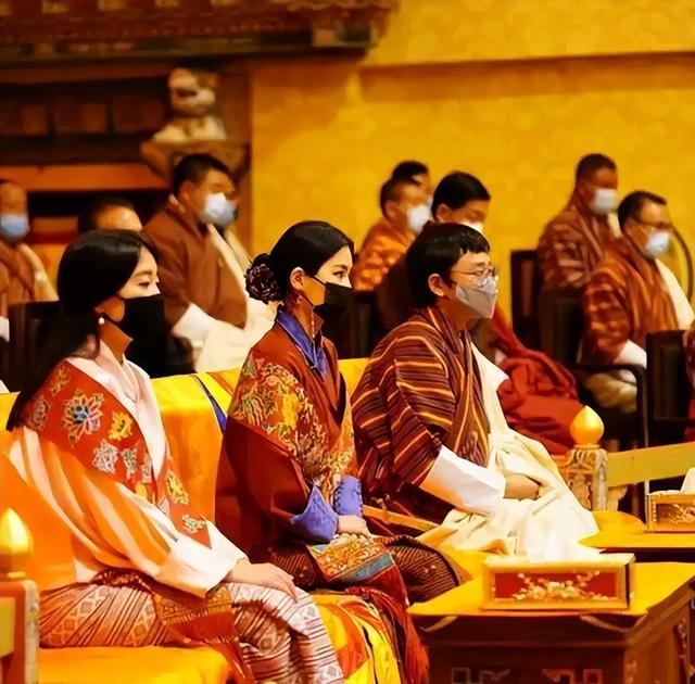 2020年,不丹最美公主嫁入嫂子佩玛家族,穿传统红嫁衣戴牡丹王冠