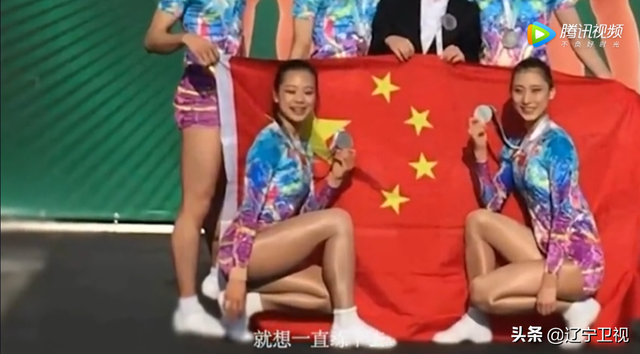 考完了，“一字马”女孩火了！网友：开心到劈叉