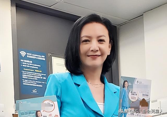 憔悴、浮肿、秃头,10位女星素颜街拍照,让我看见了人间真实