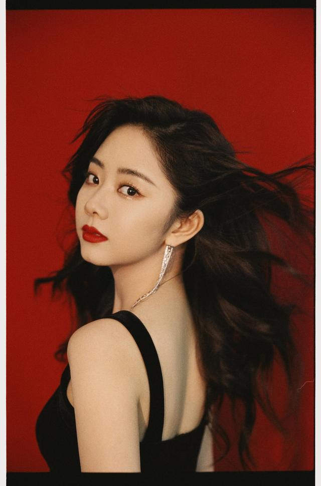 八位美女写真,风姿绰约小天仙,惊鸿一瞥清流溪,有你喜欢的吗?