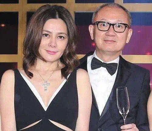 娱乐圈哪有真感情！这6对塑料姐妹花，为上位互踩，抢闺蜜老公