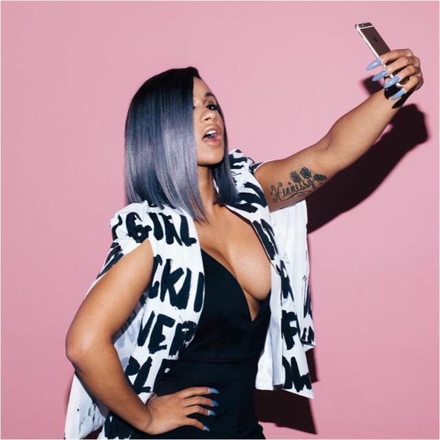 从超市雇员,到脱衣舞女,最后成为打破历史记录的当红说唱女歌手