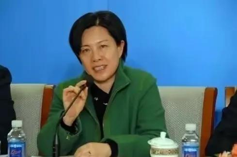 现代版官场美女官员现形记：成也美色，败也美色