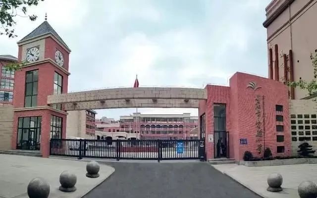 网传贵阳一小学女校长敛财2.2亿，贵阳市一年GDP也只有5千亿