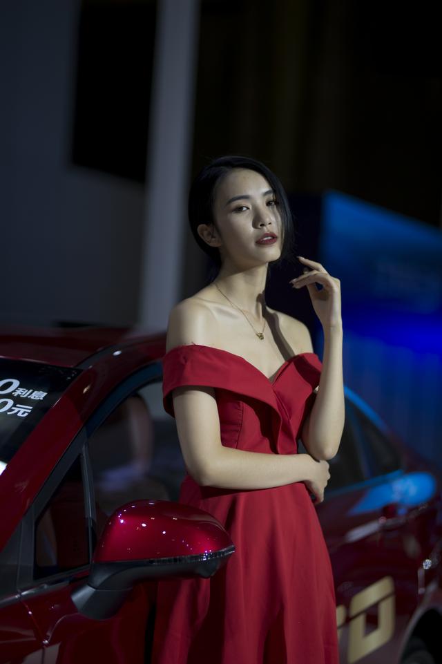 2019年昆明车展随拍的美女模特们（大量照片，有空我会持续更新）