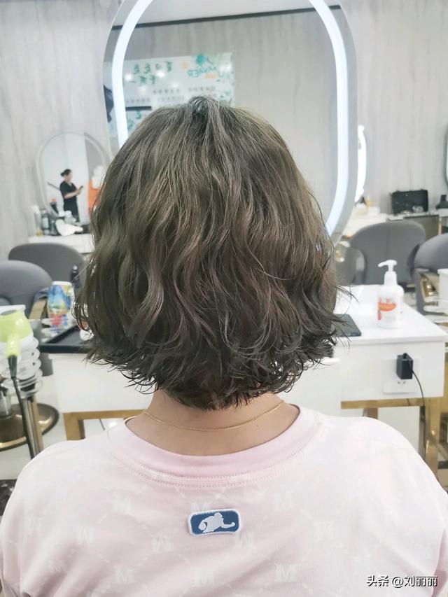 女士短发别乱剪,最火还是这三种,清爽自然真时尚