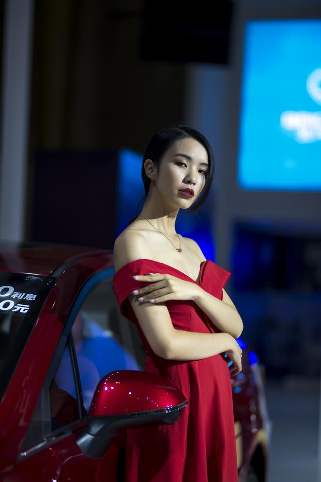 2019年昆明车展随拍的美女模特们（大量照片，有空我会持续更新）