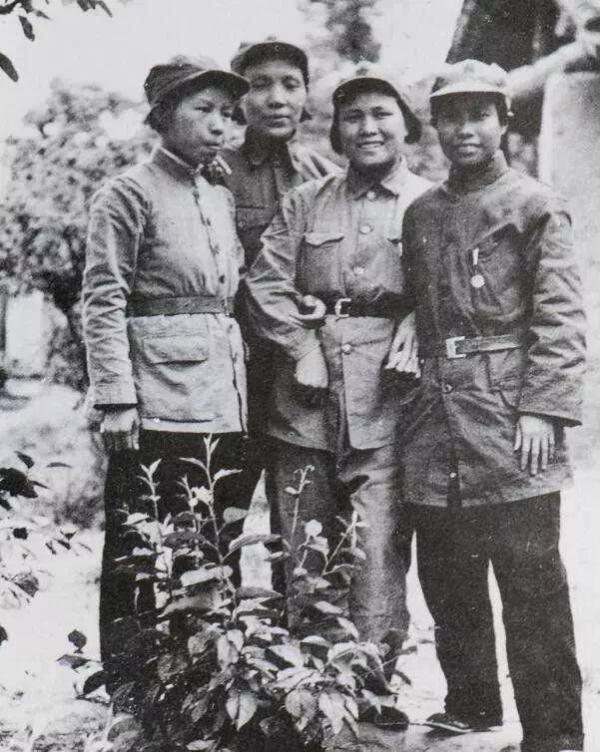 应征女青年看过来：女兵标准发型是啥样？