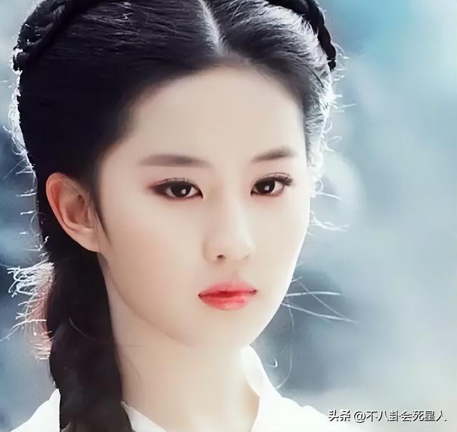 憔悴、浮肿、秃头,10位女星素颜街拍照,让我看见了人间真实