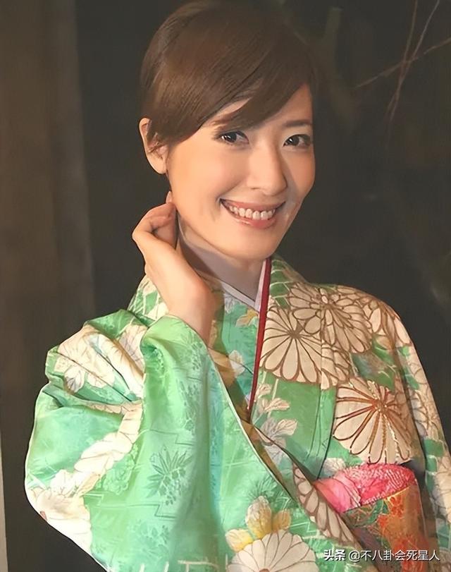 8位女星“一脱成名”,美艳背后,有人终身未婚,还有人跳楼自杀