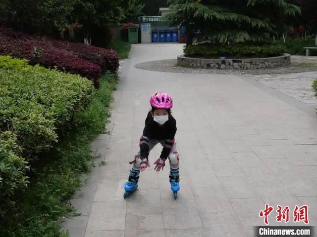 六岁中国吉他女孩凭啥圈粉百万引各国音乐家“合奏”？