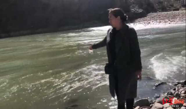 致敬！不会游泳 51岁丹巴女子仍冲入大渡河救起轻生者