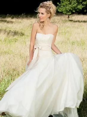 每个女孩都有一个婚纱梦,而我是个婚纱控