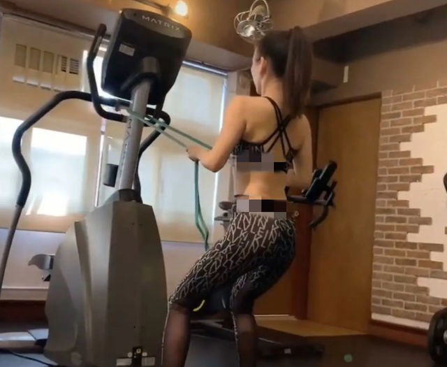 明明已为人母，却个个身材火辣、性感美艳，有人一口气连生四胎