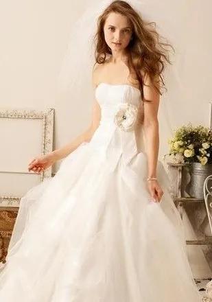 每个女孩都有一个婚纱梦,而我是个婚纱控